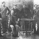 Generale Enrico Cialdini seduto con ufficiali